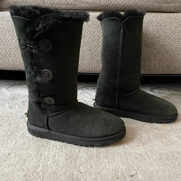 Ugg Boots - Picture 1 of 11
